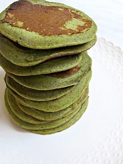 banana and spinach baby led weaning pancakes recipe - great finger food or first food at 6 months+